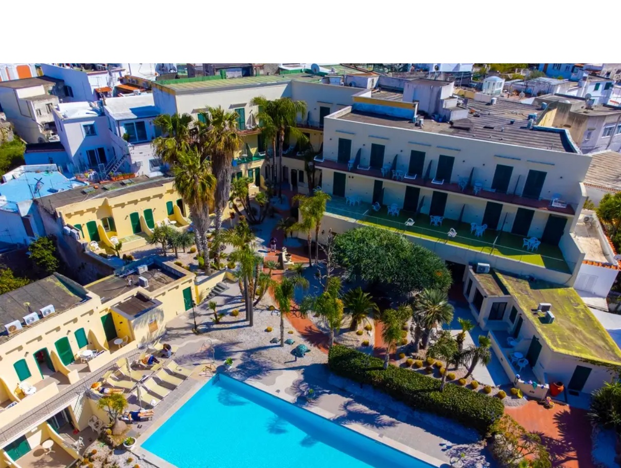 Estate a Forio Hotel Terme Punta del Sole tra sole mare spiaggia e benessere Asl ad inizio Luglio